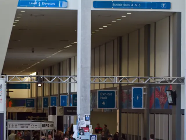 Mass congregation at security screening in terminal 4 of Barajas caused by technical issue