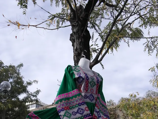 Traveling made effortless with Ruth Langsford's clever fashion trick - this coordinated set is a...