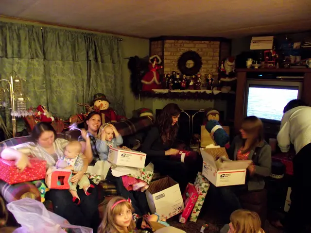 Swift decluttering tactics, exhausting family reunions, and idling mid-afternoon soirees summarized