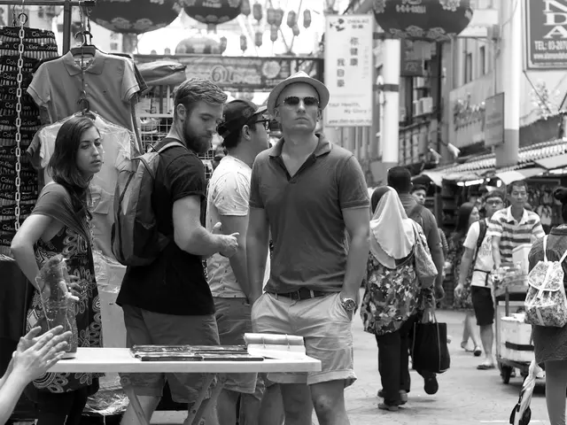 Exploring Facebook Groups for Freshcomers in the UAE